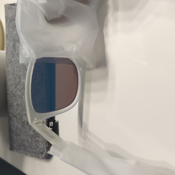 KITS brand sunglasses - Picture 3 of 5